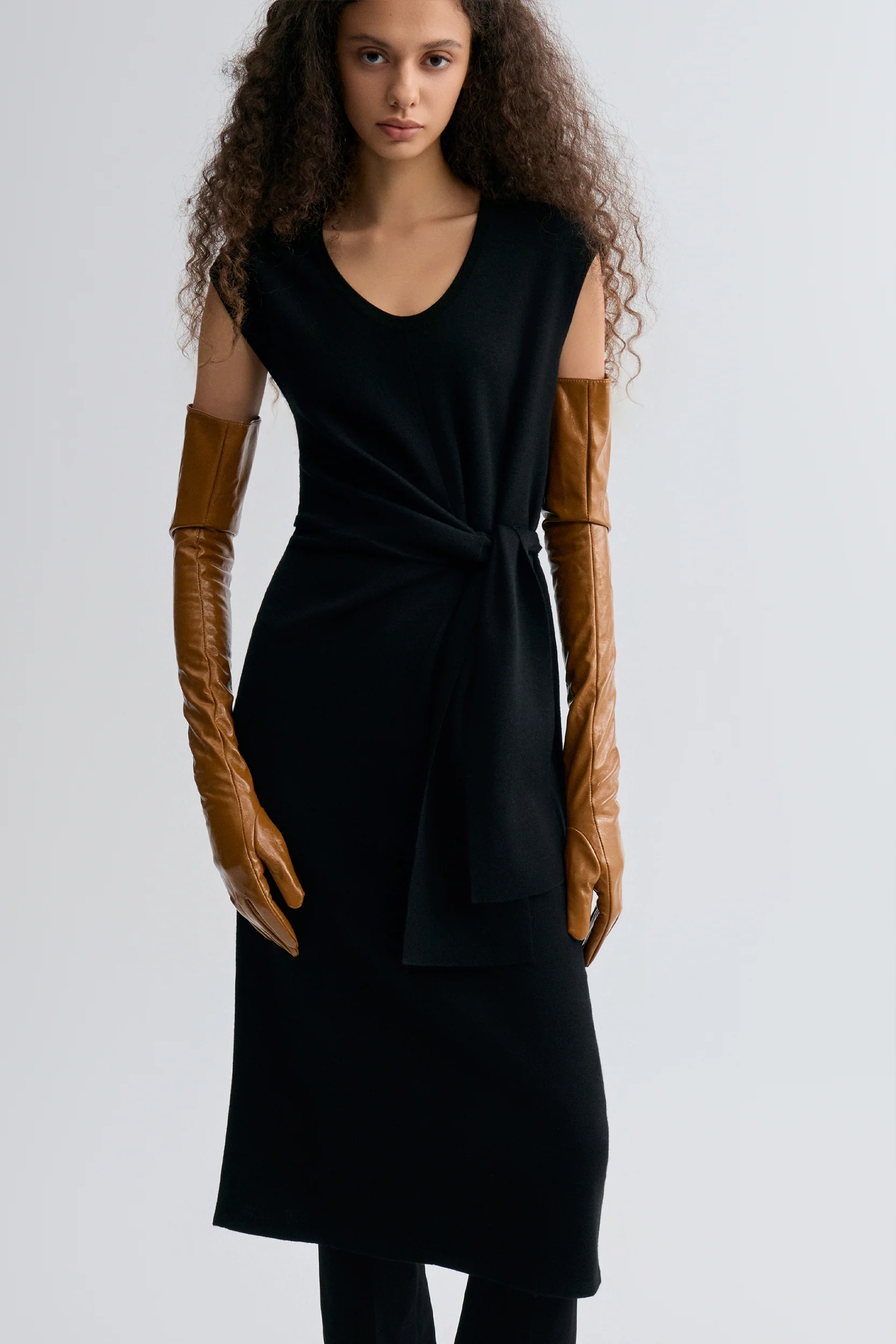 Knot-detail Knitted dress in Merino Wool Black - Image 2