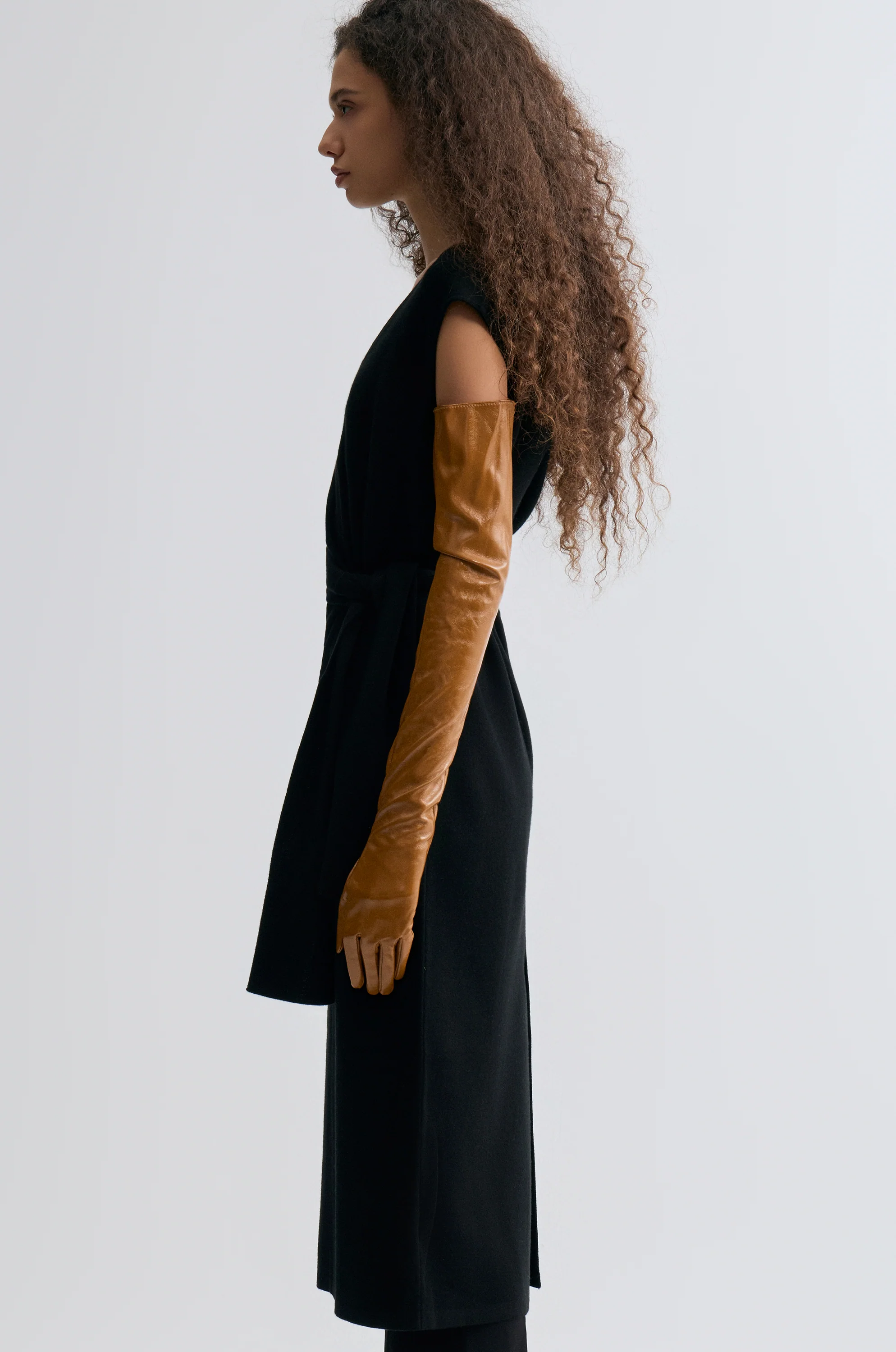 Knot-detail Knitted dress in Merino Wool Black - Image 4