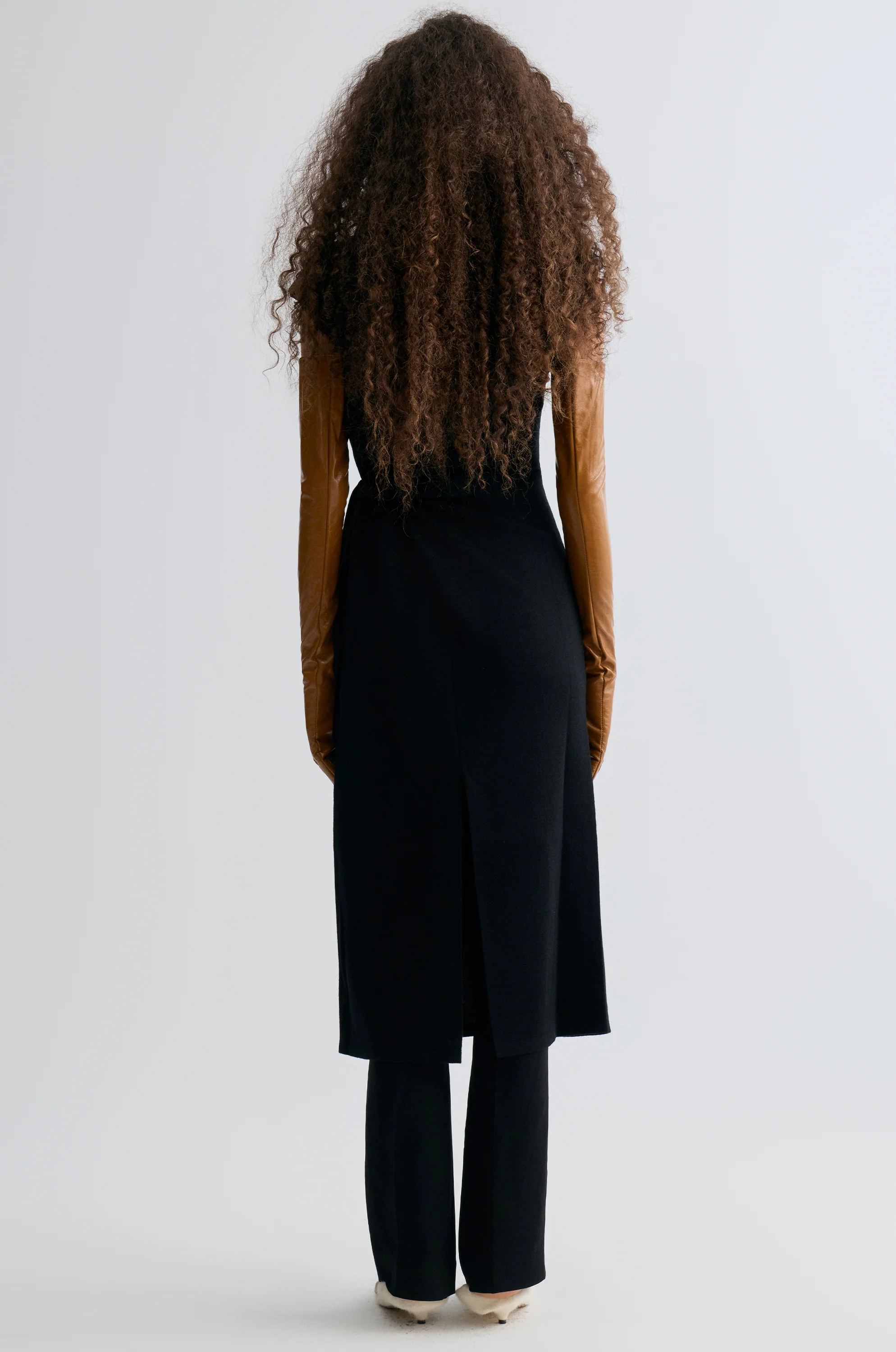 Knot-detail Knitted dress in Merino Wool Black - Image 5