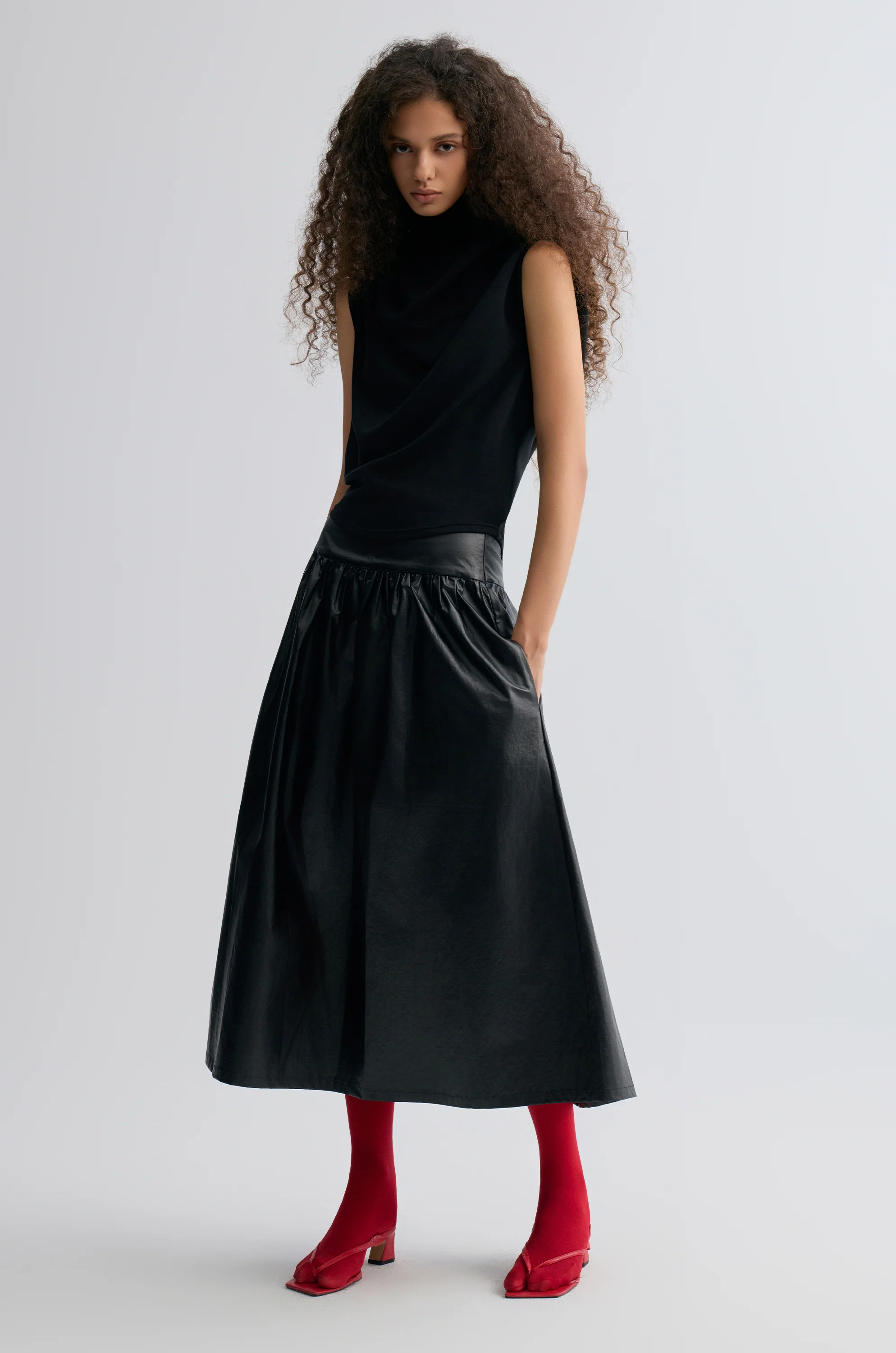 Mousse Circular Tee Black - Image 6