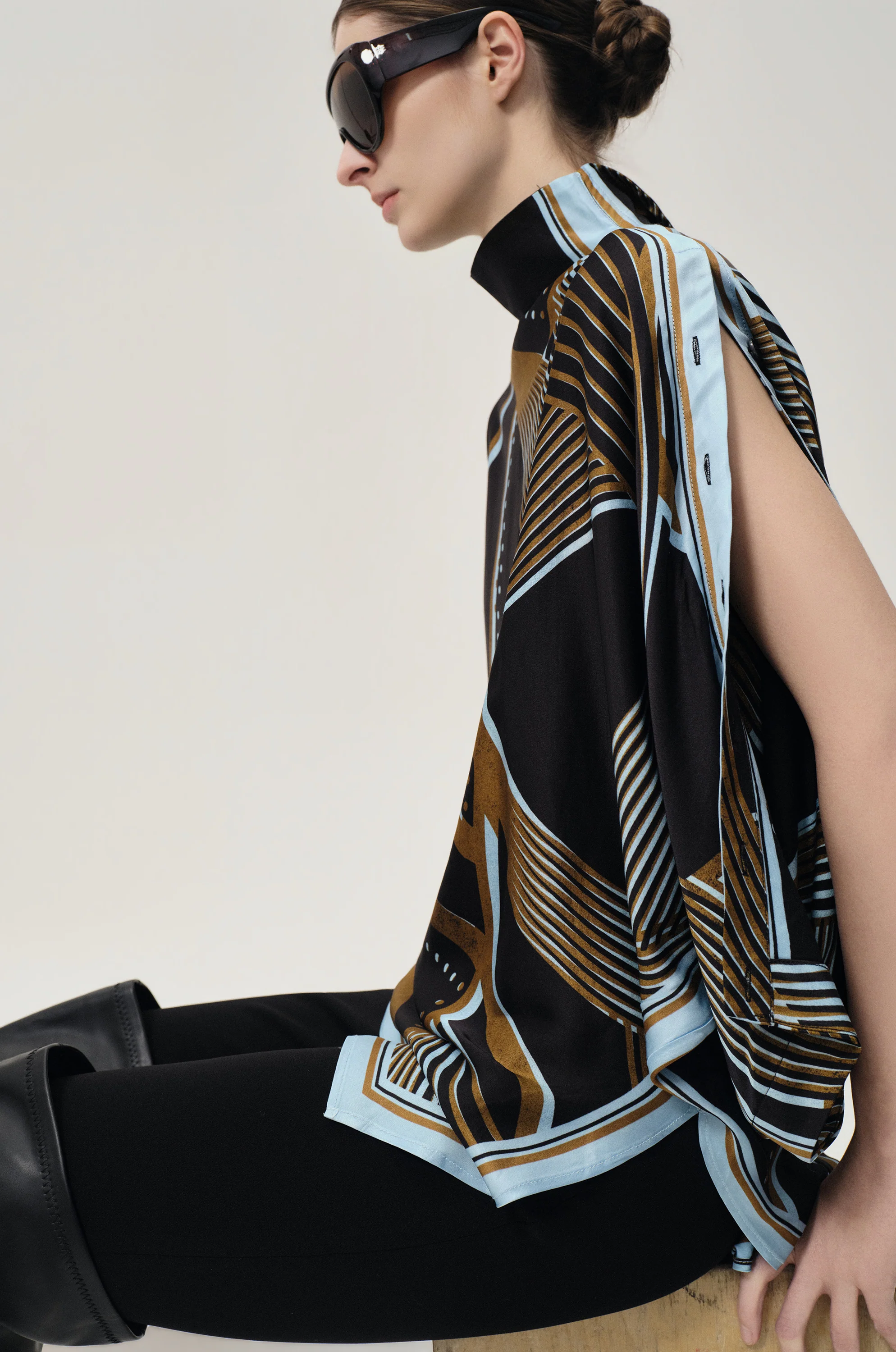 Scarf Print Top Black/Blue - Image 4