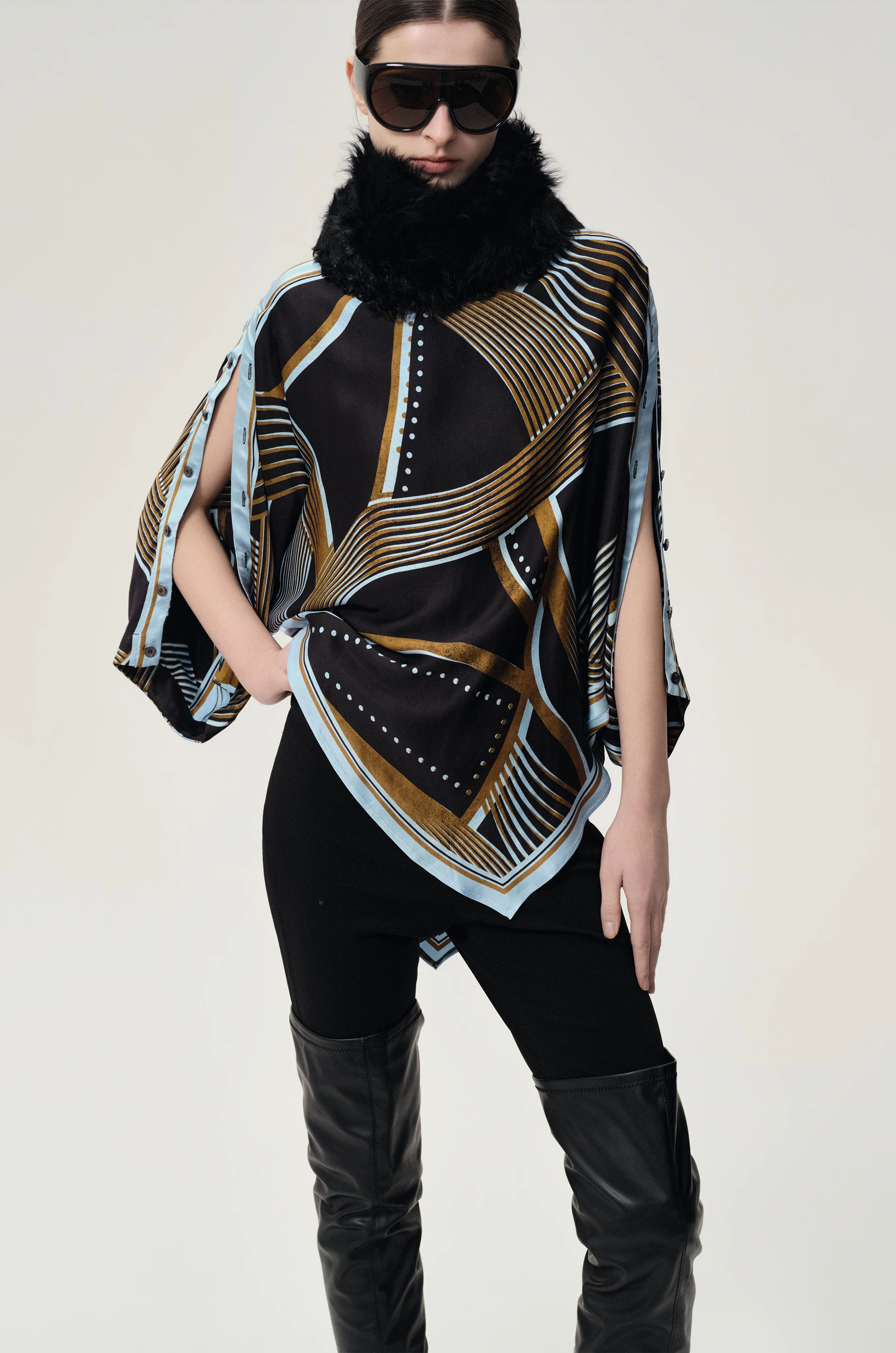 Scarf Print Top Black/Blue - Image 6