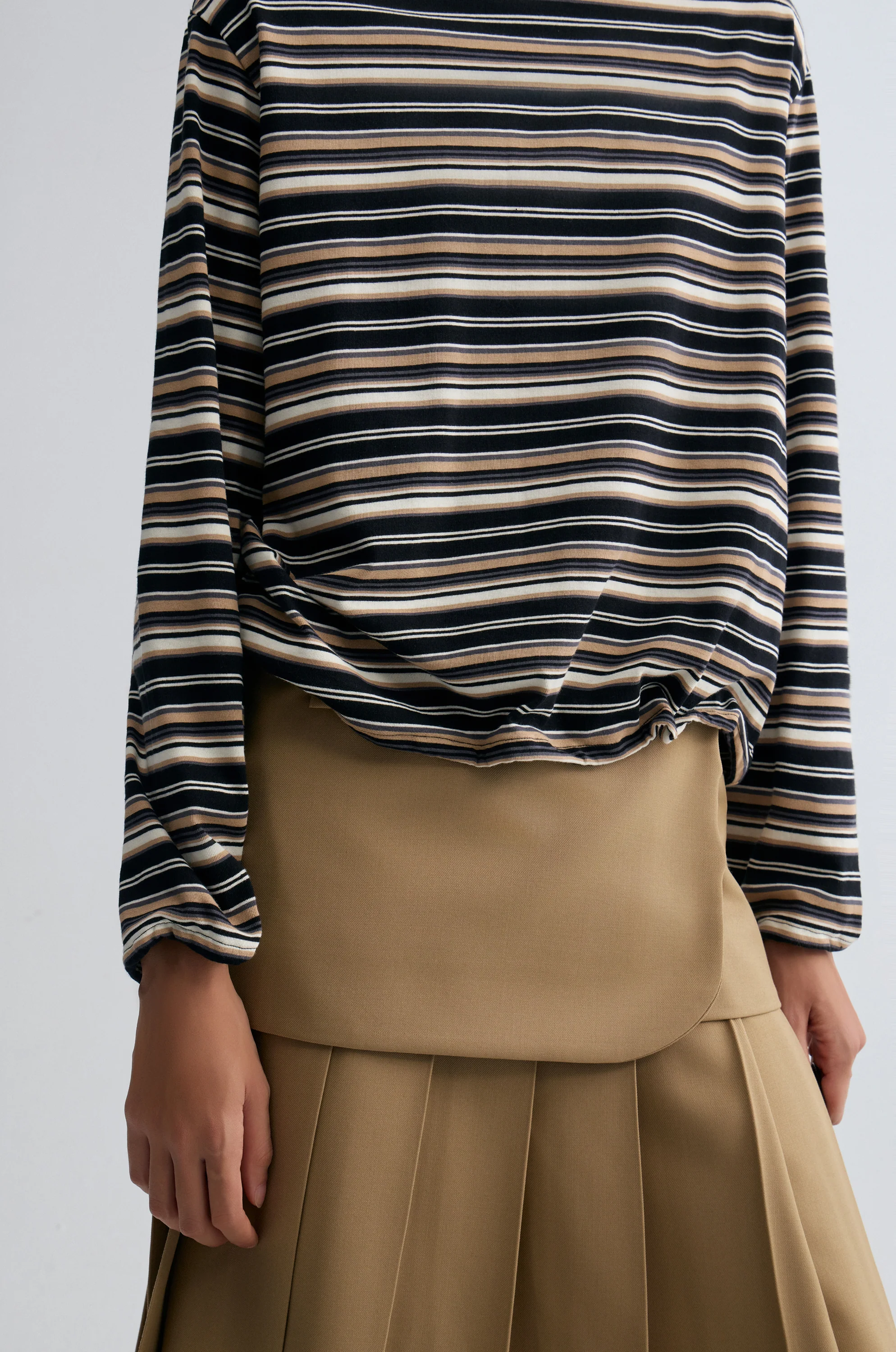 Shapeable Stripe T-shirt Black and Beige - Image 5