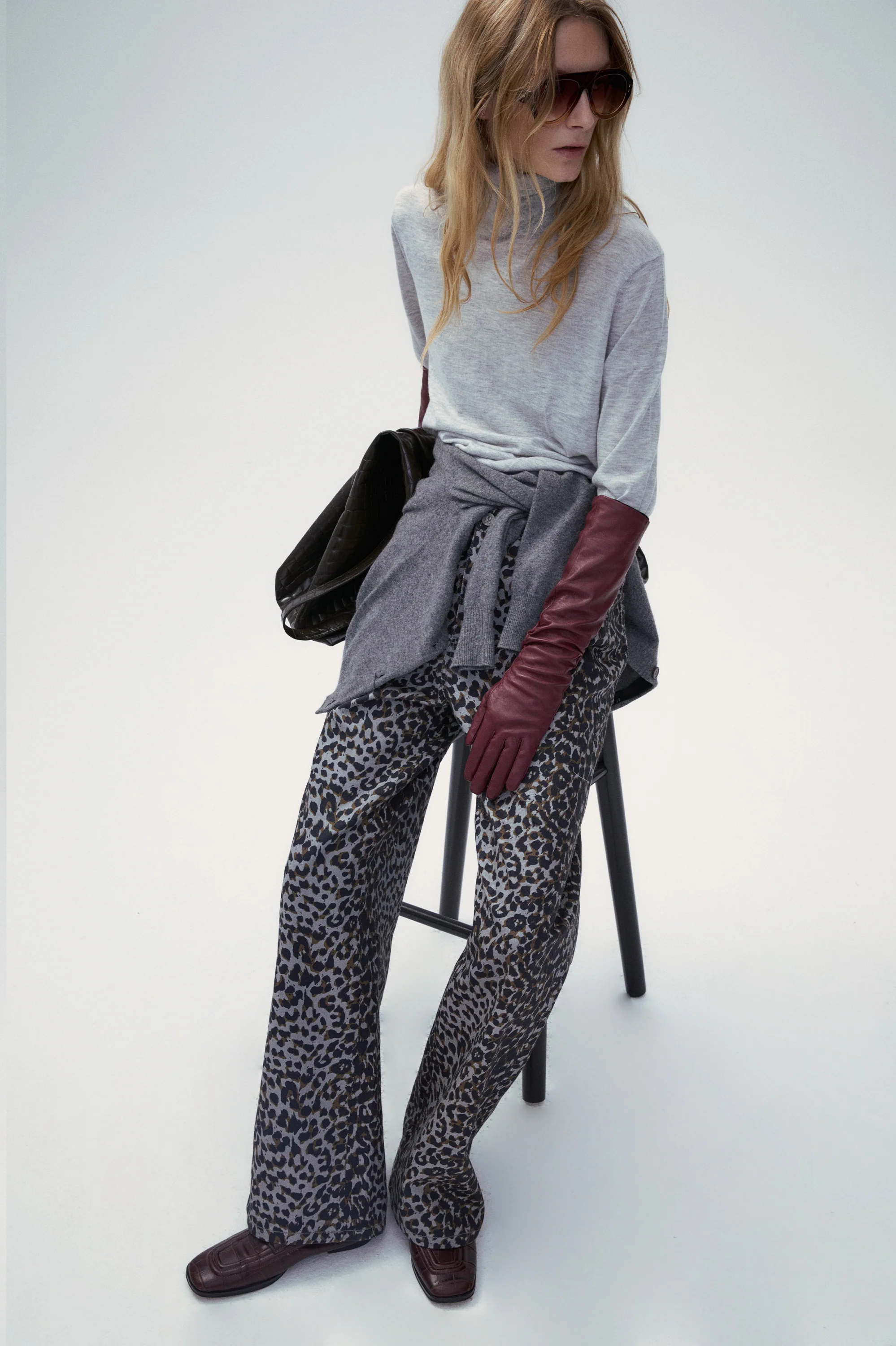 Silk & Cashmere blend Turtleneck Sweater Pull Over - Pale Grey - Image 5